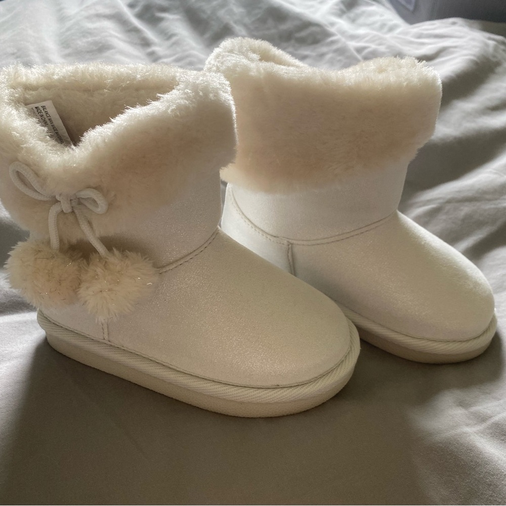 Thereabouts Cozy White Fur-Lined Toddler Boots